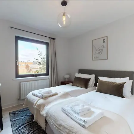 Modern 2 Bedroom Flat With Patio In Turnpike Lane